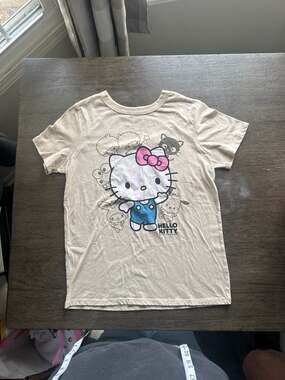 Hello Kitty and Friends Beige Graphic T-Shirt - Size XS